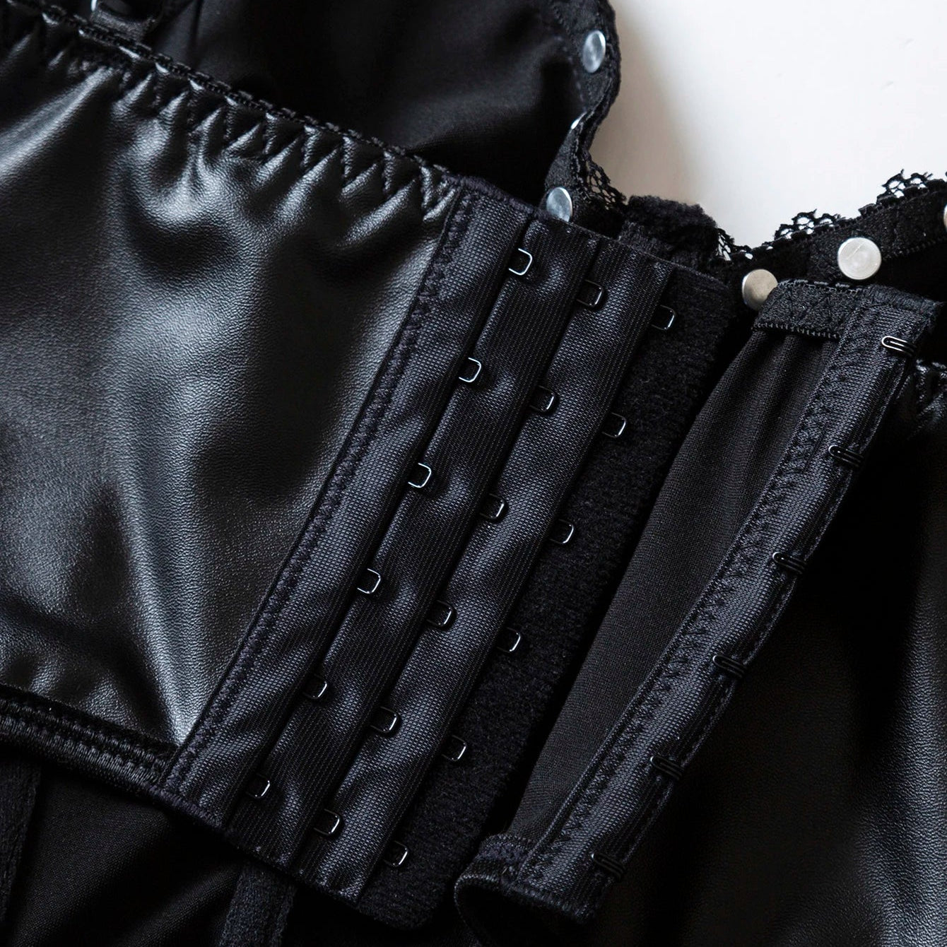 Hexwire Cross Halter