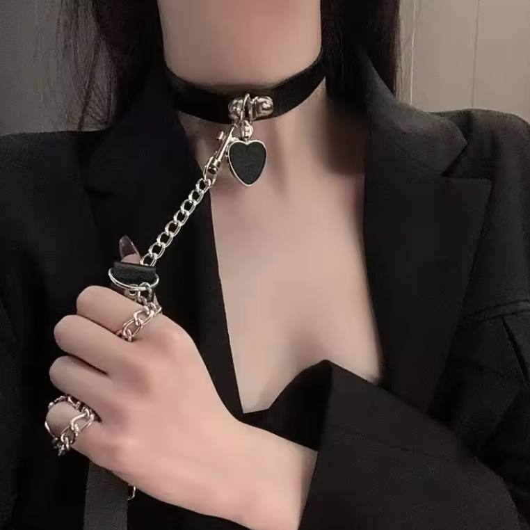 Noir Heart Choker