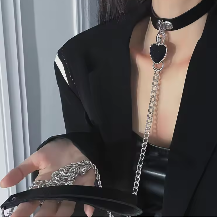 Noir Heart Choker