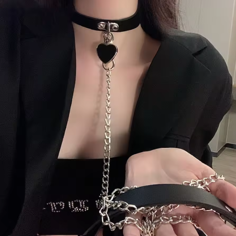 Noir Heart Choker