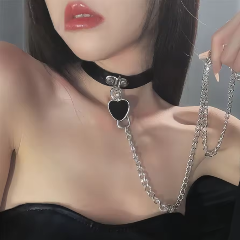 Noir Heart Choker