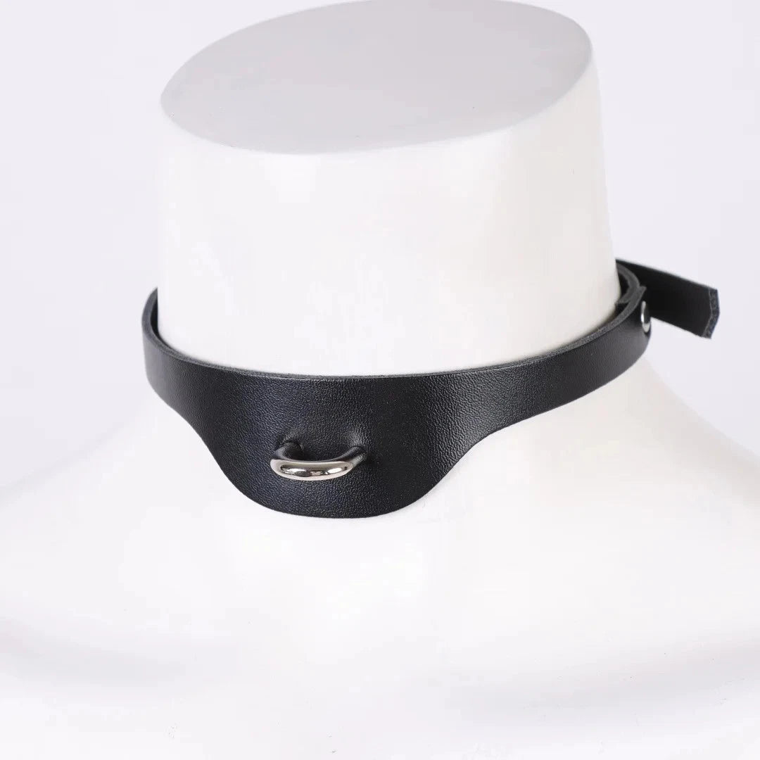 Velzith Hellbound choker on mannequin: black leather choker with oval ring center
